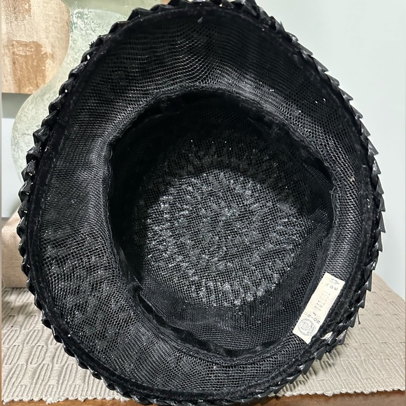 Vintage 1950s Black Tilt Hat Felt Bow Detail Union Made Classic Millinery - Picture 12 of 12